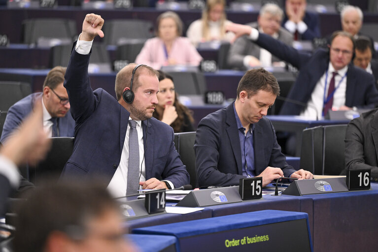 Fotografie 16: EP Plenary session - Resumption of session and order of business