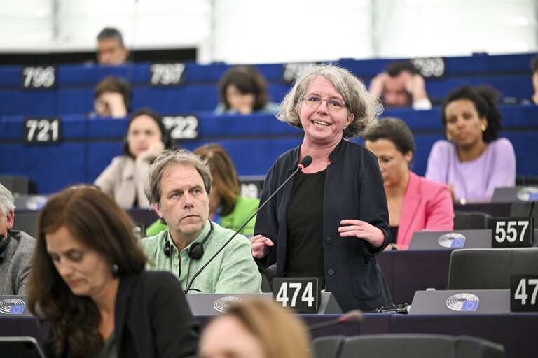 Fotografie 21: EP Plenary session - Resumption of session and order of business