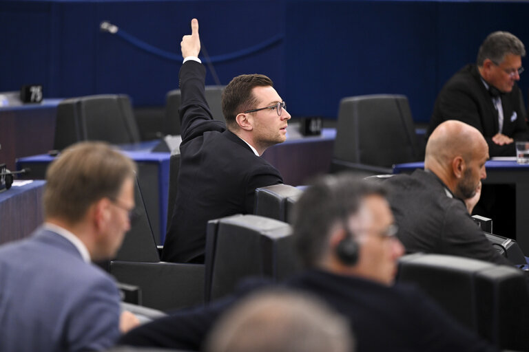 Fotografie 3: EP Plenary session - Resumption of session and order of business