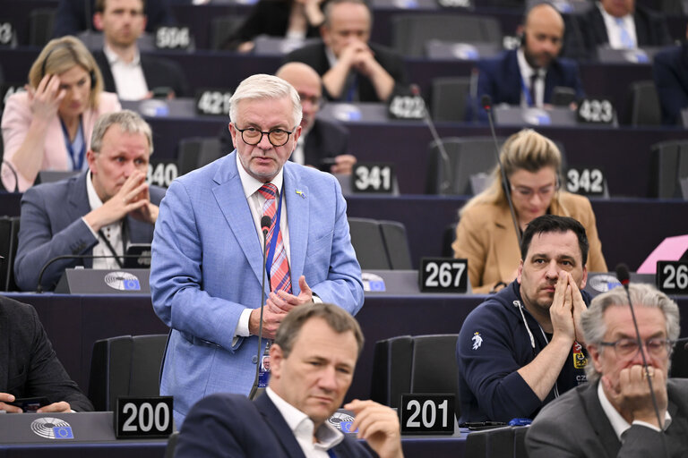 Fotografie 12: EP Plenary session - Resumption of session and order of business