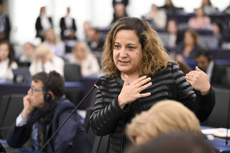 Fotografie 8: EP Plenary session - Resumption of session and order of business