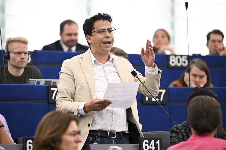 Fotografie 14: EP Plenary session - Resumption of session and order of business
