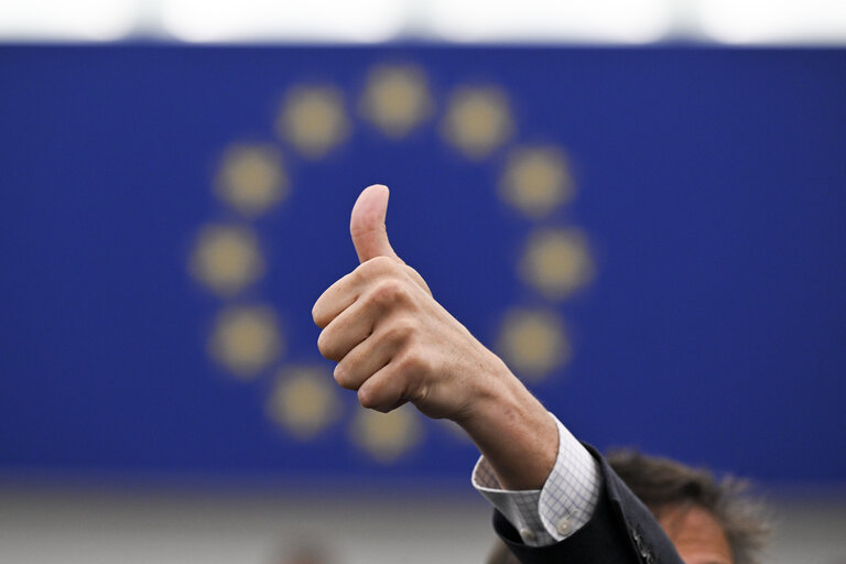 Fotografie 9: EP Plenary session - Resumption of session and order of business