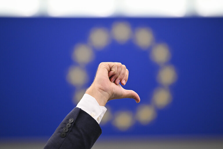 Fotografie 1: EP Plenary session - Resumption of session and order of business