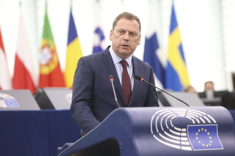Photo 21: EP Plenary session - Preparation of EU-UK summit