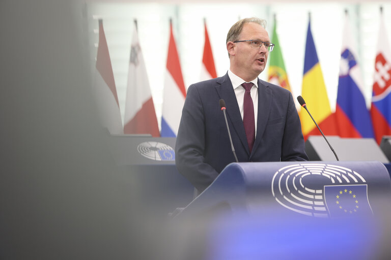 Photo 16: EP Plenary session - Preparation of EU-UK summit