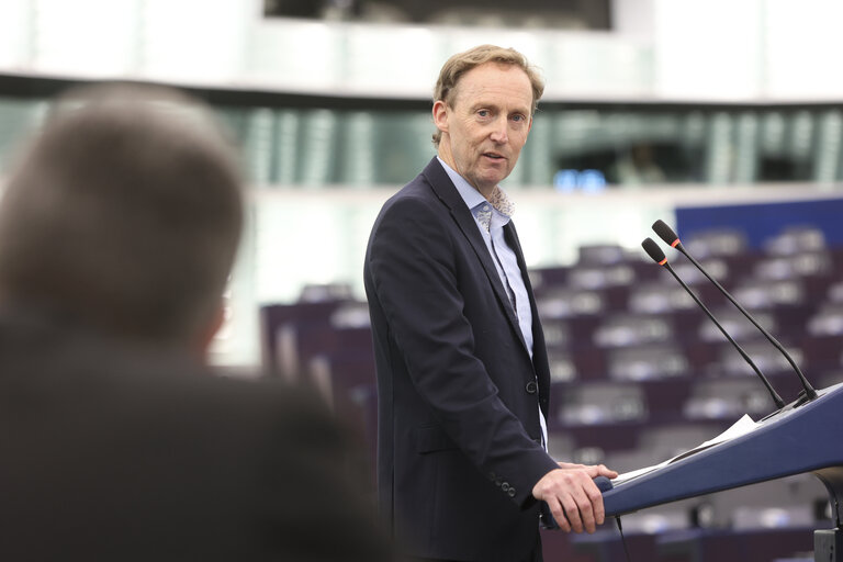 Photo 11: EP Plenary session - Preparation of EU-UK summit