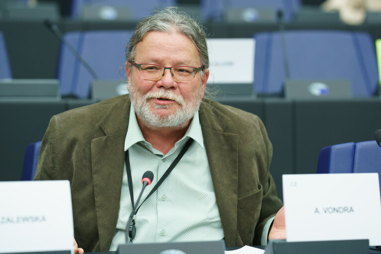 Foto 8: ENVI Extraordinary meeting - Exchange of views with Wopke Hoekstra, Commissioner for Climate, Net Zero and Clean Growth, as part of the structured dialogue