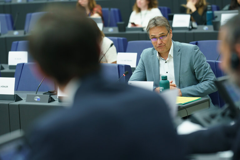 ENVI Extraordinary meeting - Exchange of views with Wopke Hoekstra, Commissioner for Climate, Net Zero and Clean Growth, as part of the structured dialogue