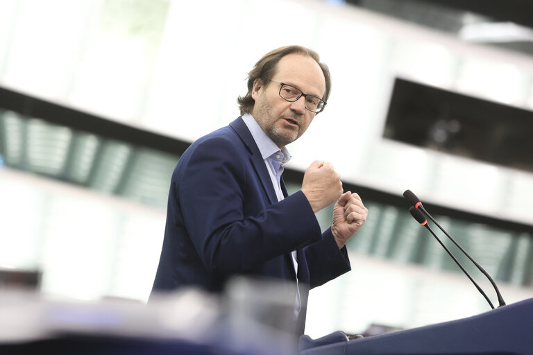 Photo 17: EP Plenary session - A revamped long-term budget for the Union in a changing world