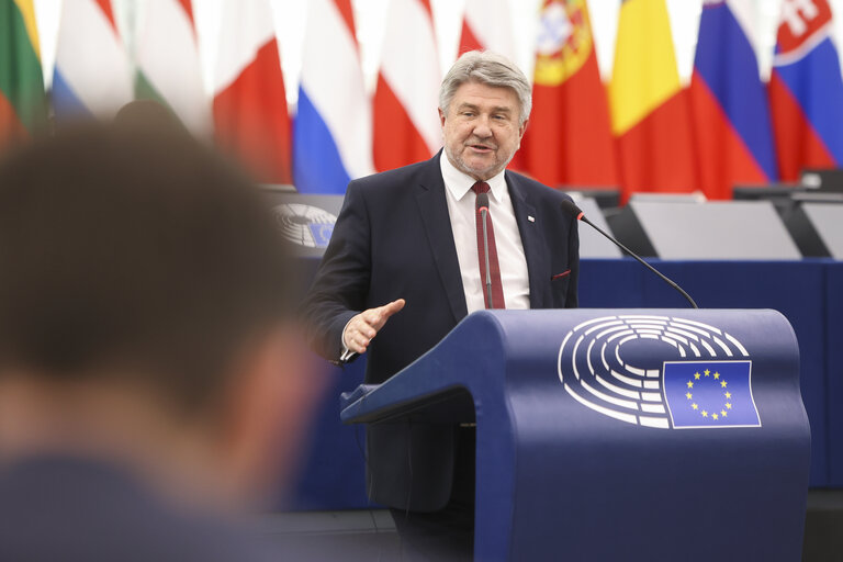 Photo 14: EP Plenary session - A revamped long-term budget for the Union in a changing world