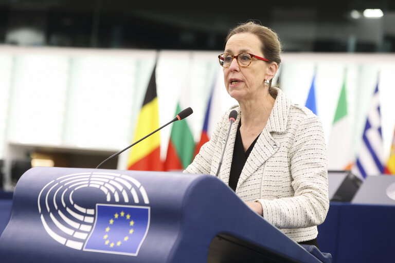 Photo 13: EP Plenary session - A revamped long-term budget for the Union in a changing world