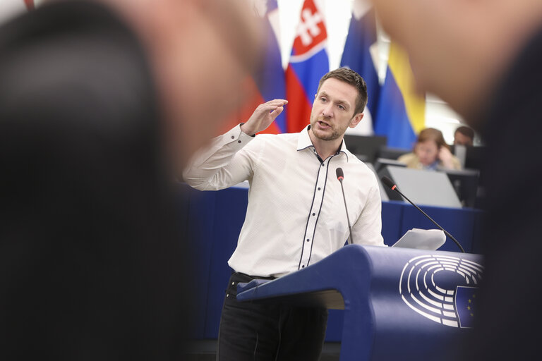 Photo 10: EP Plenary session - A revamped long-term budget for the Union in a changing world