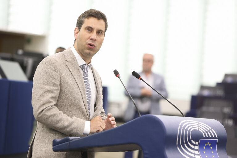 Photo 3: EP Plenary session - A revamped long-term budget for the Union in a changing world