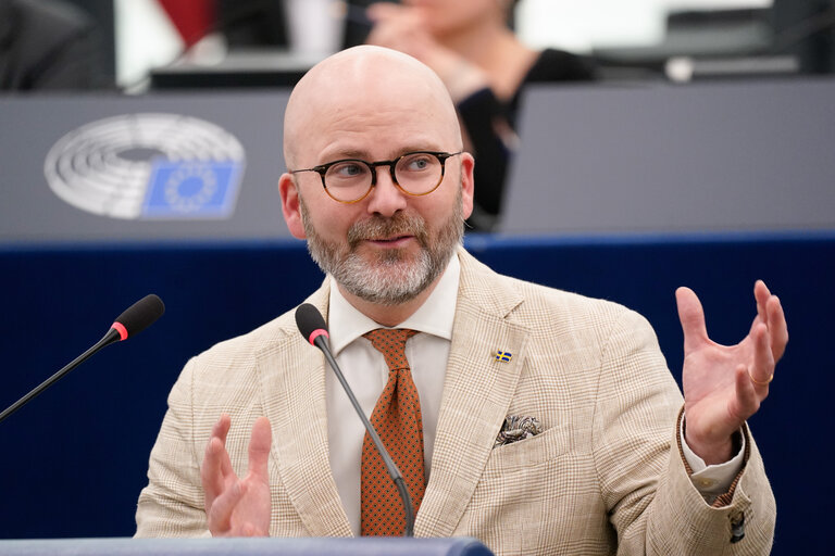 EP Plenary session - Winning the global tech race: boosting innovation and closing funding gaps