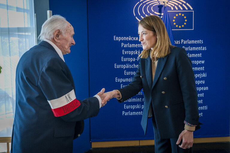 Foto 5: Commemoration of the 80th anniversary of the end of World War II in Europe - Roberta METSOLA, EP President meets with war veterans