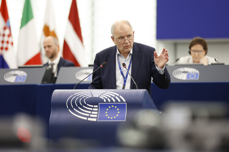 Photo 16: EP Plenary session - EU action on treating and preventing diseases such as cancer, cardiovascular neurological diseases and measles