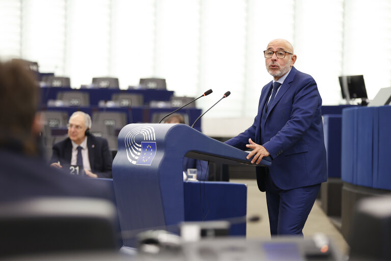Photo 6: EP Plenary session - EU action on treating and preventing diseases such as cancer, cardiovascular neurological diseases and measles