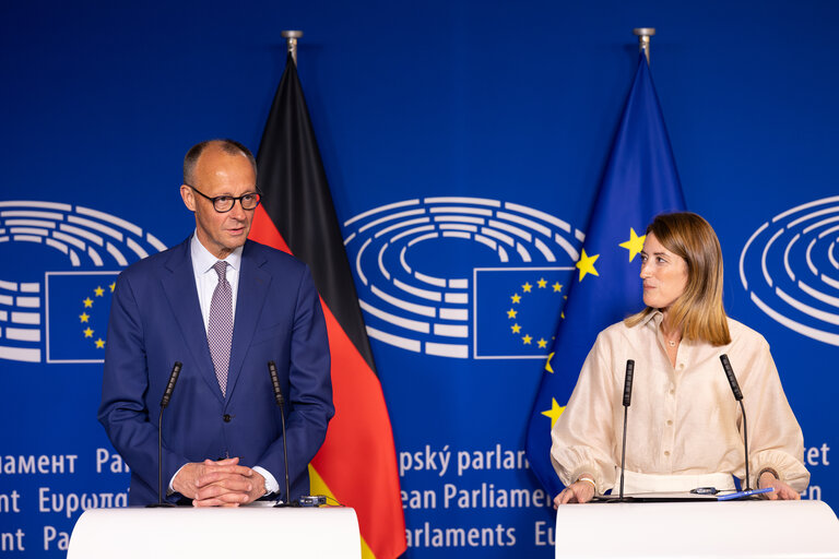 Photo 2: Roberta METSOLA, EP President meets Friedrich MERZ, German Chancellor