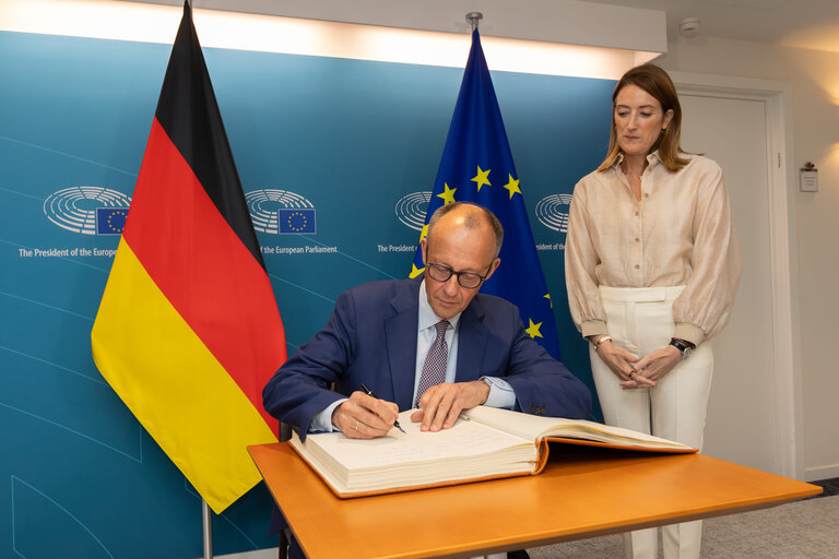 Photo 5: Roberta METSOLA, EP President meets Friedrich MERZ, German Chancellor
