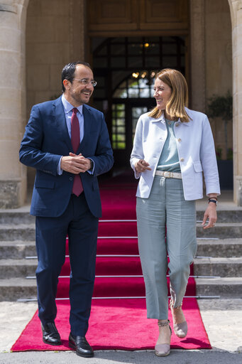 Fotografia 1: Official visit by Roberta METSOLA, EP President to Nicosia (Cyprus) - Meeting with Nikos CHRISTODOULIDES, President of Cyprus