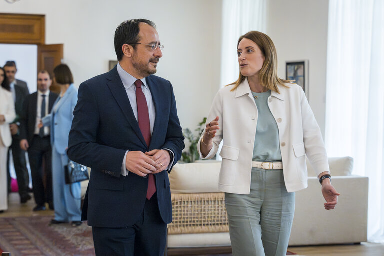 Fotografia 7: Official visit by Roberta METSOLA, EP President to Nicosia (Cyprus) - Meeting with Nikos CHRISTODOULIDES, President of Cyprus