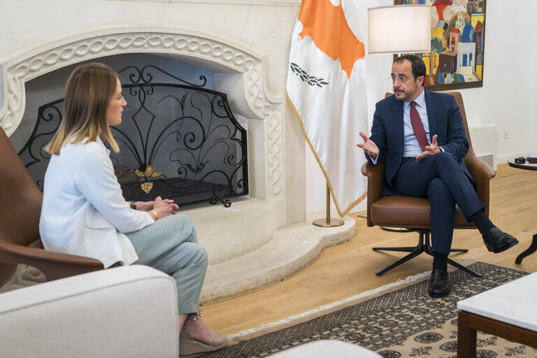 Fotografia 5: Official visit by Roberta METSOLA, EP President to Nicosia (Cyprus) - Meeting with Nikos CHRISTODOULIDES, President of Cyprus