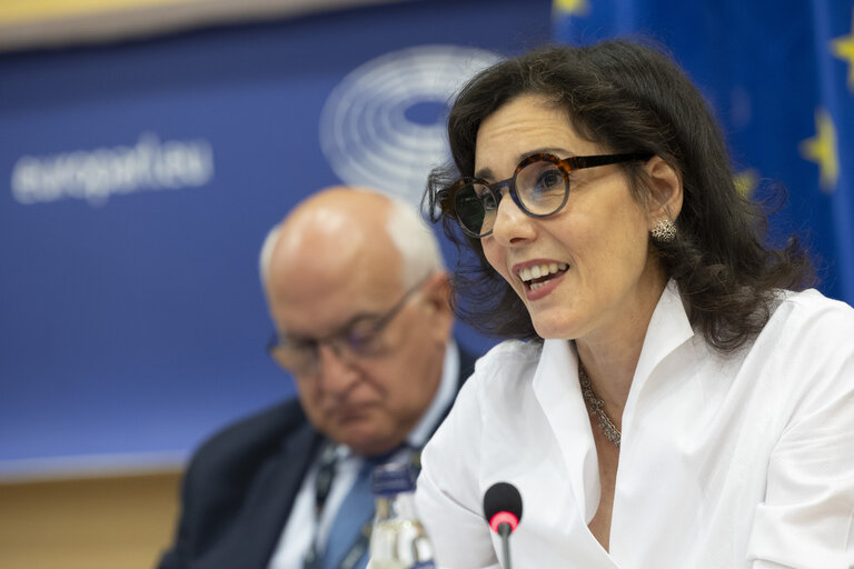 Fotografie 16: LIBE - Commission work programme for 2025 - exchange of views on the proposal to withdraw the Equal Treatment - Exchange of views with Hadja LAHBIB, Commissioner for Equality, Preparedness and Crisis Management