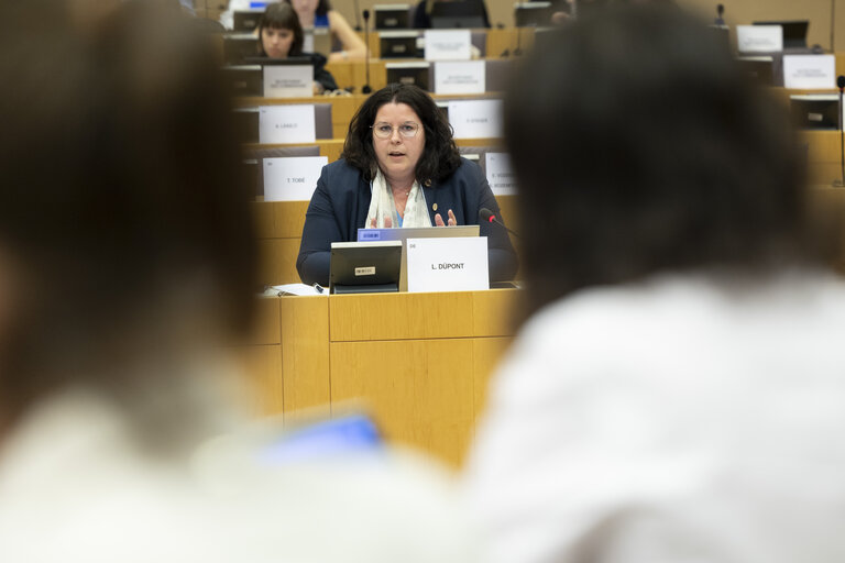 Fotografie 15: LIBE - Commission work programme for 2025 - exchange of views on the proposal to withdraw the Equal Treatment - Exchange of views with Hadja LAHBIB, Commissioner for Equality, Preparedness and Crisis Management