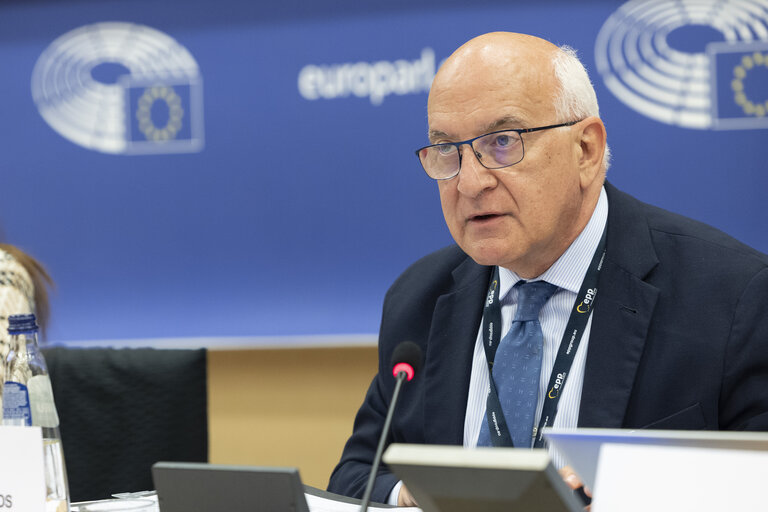 Fotografie 22: LIBE - Commission work programme for 2025 - exchange of views on the proposal to withdraw the Equal Treatment - Exchange of views with Hadja LAHBIB, Commissioner for Equality, Preparedness and Crisis Management