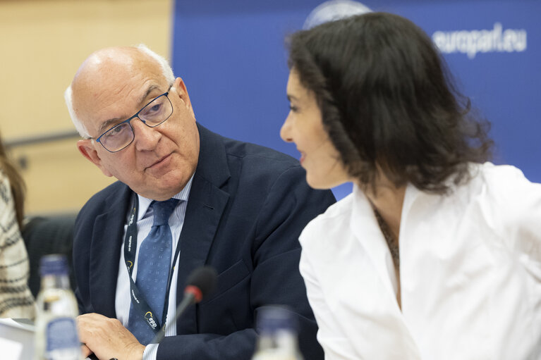 Fotografie 21: LIBE - Commission work programme for 2025 - exchange of views on the proposal to withdraw the Equal Treatment - Exchange of views with Hadja LAHBIB, Commissioner for Equality, Preparedness and Crisis Management