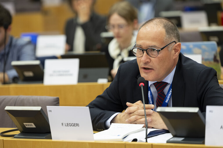 Fotografie 10: LIBE - Commission work programme for 2025 - exchange of views on the proposal to withdraw the Equal Treatment - Exchange of views with Hadja LAHBIB, Commissioner for Equality, Preparedness and Crisis Management