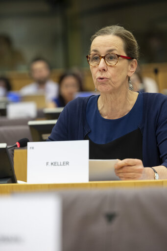 Fotografie 8: LIBE - Commission work programme for 2025 - exchange of views on the proposal to withdraw the Equal Treatment - Exchange of views with Hadja LAHBIB, Commissioner for Equality, Preparedness and Crisis Management