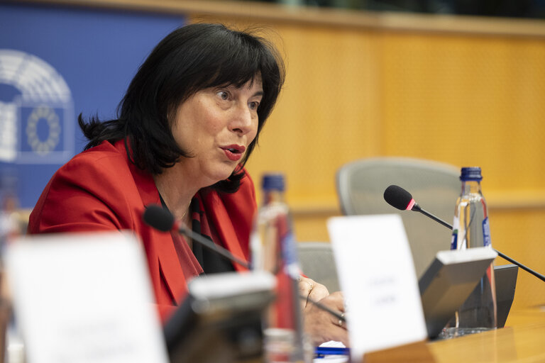 Foto 17: JURI - Exchange of views with the President of the European Patent Office, António Campinos