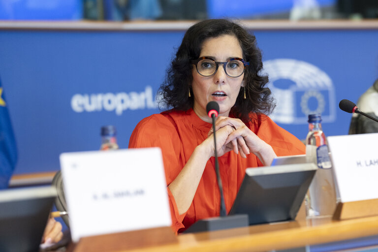 Fotografia 12: DEVE - Exchange of views with Commissioner Hadja LAHBIB