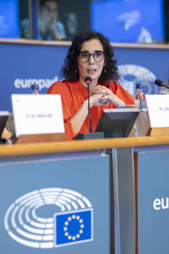 Fotografia 6: DEVE - Exchange of views with Commissioner Hadja LAHBIB