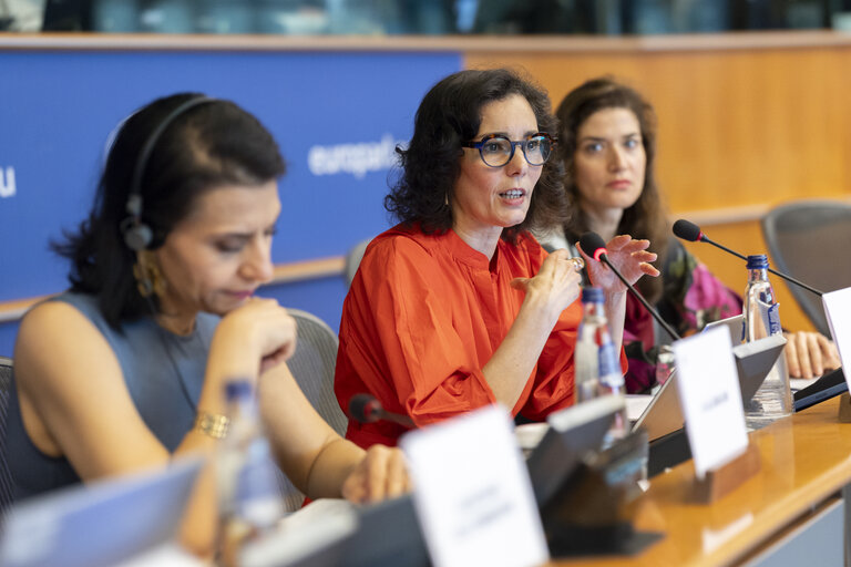 Fotografia 5: DEVE - Exchange of views with Commissioner Hadja LAHBIB