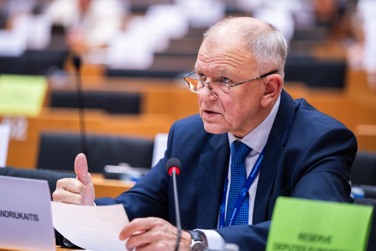 Fotogrāfija 14: ENVI - Exchange of views with Olivér Várhelyi, Commissioner for Health and Animal Welfare, as part of the structured dialogue