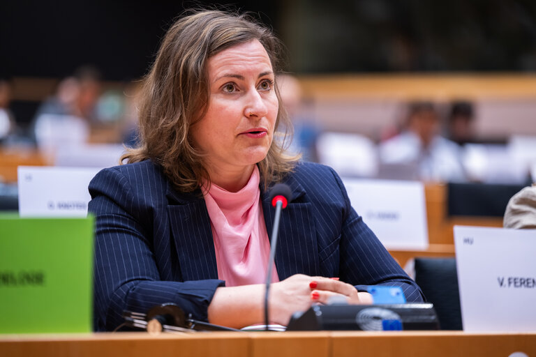 Fotogrāfija 13: ENVI - Exchange of views with Olivér Várhelyi, Commissioner for Health and Animal Welfare, as part of the structured dialogue
