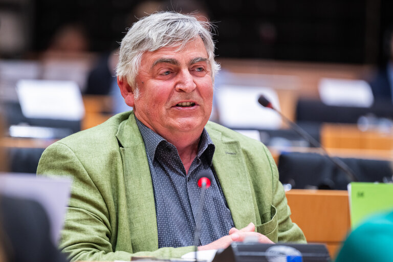 ENVI - Exchange of views with Olivér Várhelyi, Commissioner for Health and Animal Welfare, as part of the structured dialogue