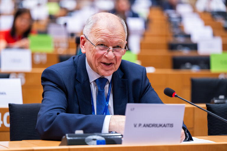 Fotogrāfija 15: ENVI - Exchange of views with Olivér Várhelyi, Commissioner for Health and Animal Welfare, as part of the structured dialogue
