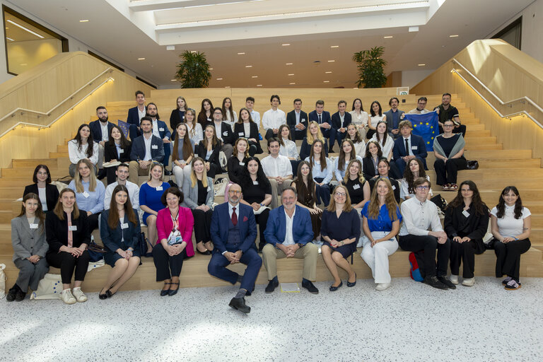 Christian MANGOLD meets with a group of Hungarian young multipliers