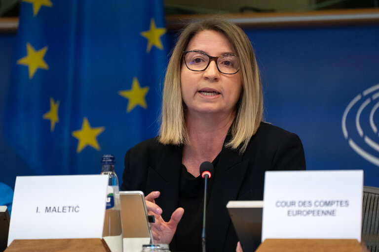 Foto 9: REGI Committee meeting - Presentation of the ECA Special report 13/2024: Absorption of funds from the Recovery and Resilience Facility and of the ECA Special Report 26/2023: Recovery and Resilience Facility’s performance monitoring framework, by Ivana Maletić