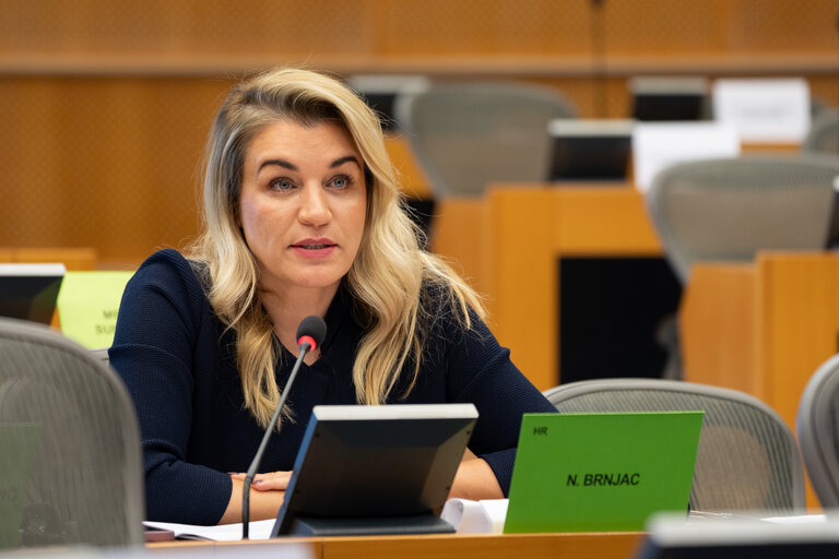 Foto 2: REGI Committee meeting - Presentation of the ECA Special report 13/2024: Absorption of funds from the Recovery and Resilience Facility and of the ECA Special Report 26/2023: Recovery and Resilience Facility’s performance monitoring framework, by Ivana Maletić