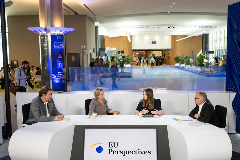 Zdjęcie 20: Podcast recording with MEPs Vrecionova, Fourreau, Waitz and Lins