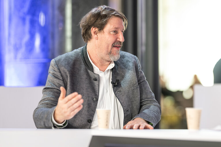 Zdjęcie 10: Podcast recording with MEPs Vrecionova, Fourreau, Waitz and Lins