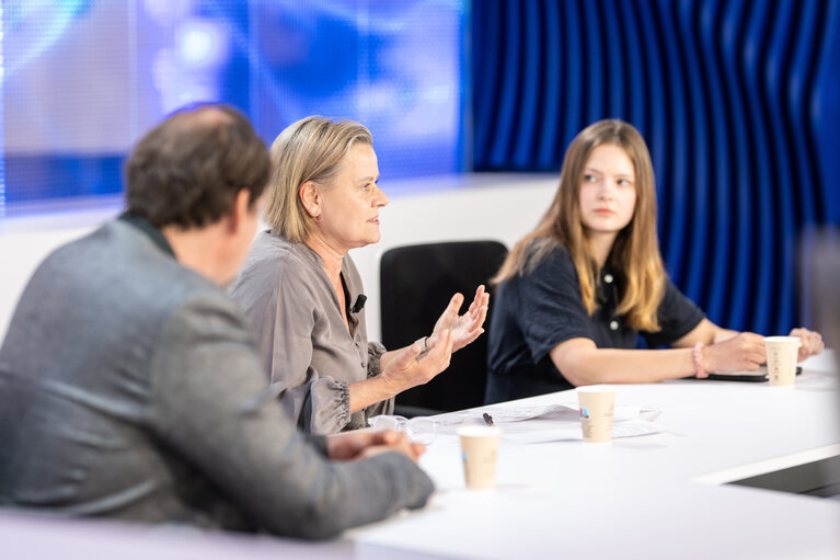 Zdjęcie 7: Podcast recording with MEPs Vrecionova, Fourreau, Waitz and Lins