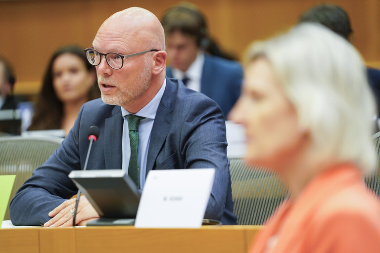 JURI - Policy Department presentation of the study on Reporting obligations - Public hearing on reporting obligations