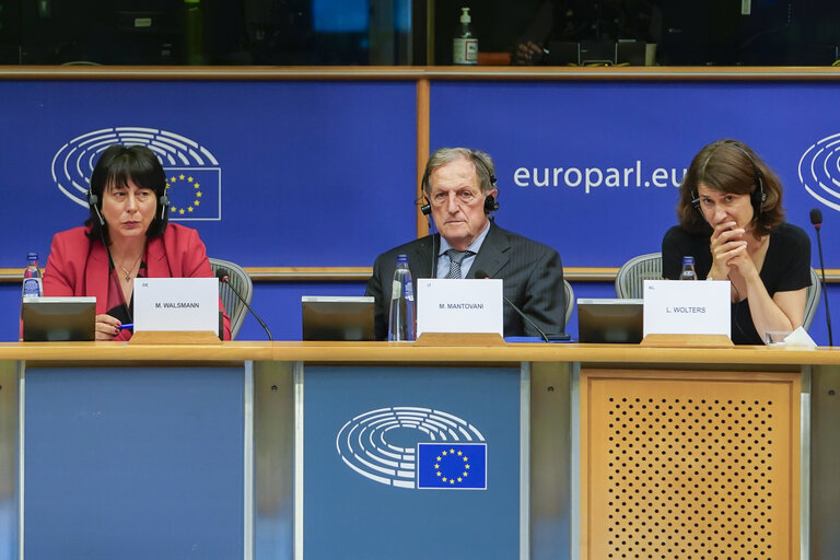JURI - Policy Department presentation of the study on Reporting obligations - Public hearing on reporting obligations
