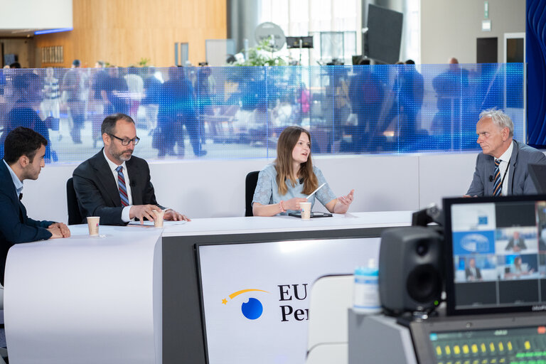Foto 4: podcast recording with MEP Jan FARSKY